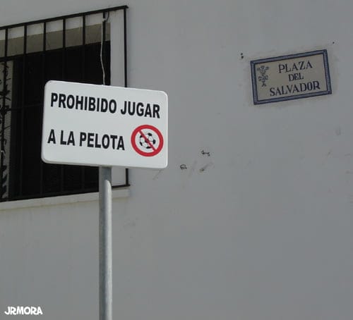 prohibido-pelota.jpg