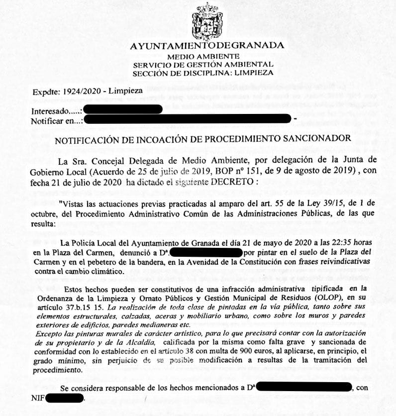Granada, 2700 euros en multas por pintar con tiza frases y dibujos contra el cambio climático 9