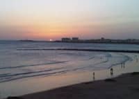 Paisaje de atardecer en una playa de Andalucía (Cádiz) España