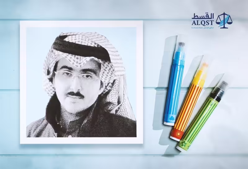 Retrato en blanco y negro del dibujante Mohammed Al-Hazzaa, con tres rotuladores de colores y el logotipo de ALQST.